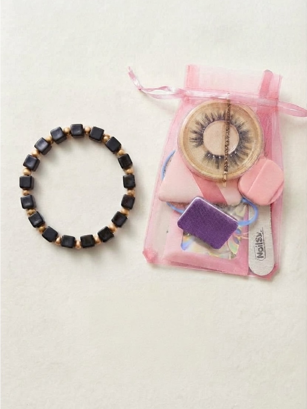 NWOT Black & Gold Beaded Stretch Bracelet & Beauty Gift Bag